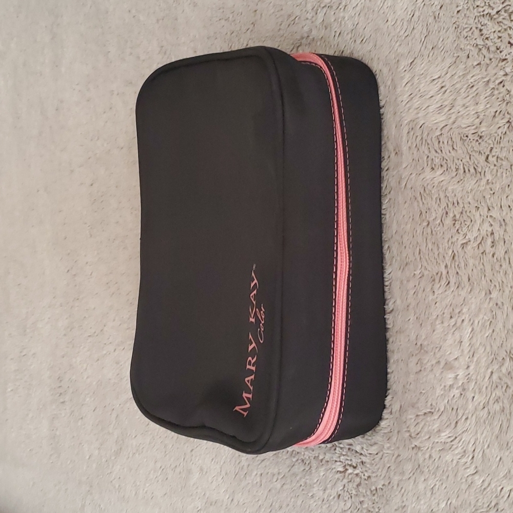NWOT Mary Kay Color Lipstick keeper, black